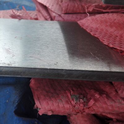 ASTM 276 TP316L Ψυχρά τραβηγμένη επίπεδη ράβδο από ανοξείδωτο χάλυβα 8 0*10*6000mm με γραμμή τρίχας